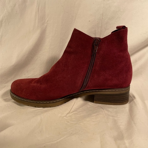 Gabor suede booties, made in Portugal, size 9 - Picture 2 of 5